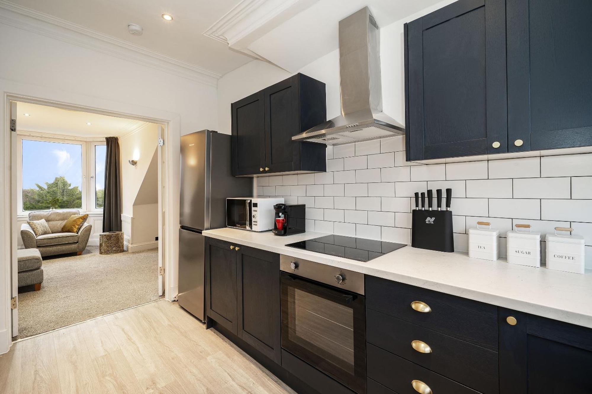 Cross Road Apartment *