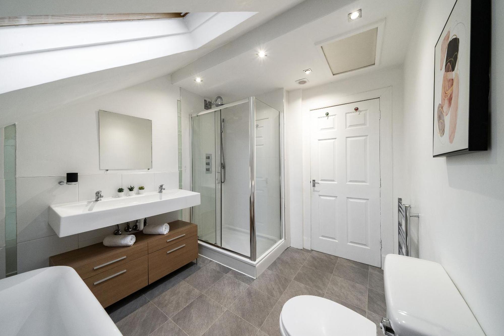 Cross Road Apartment Paisley